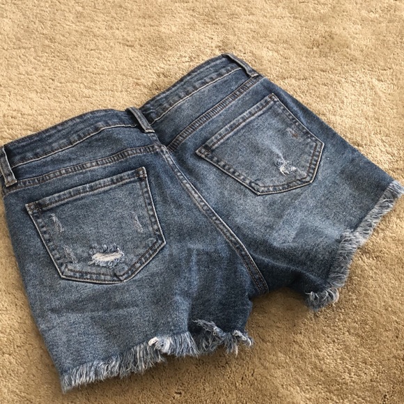🎉HP!🎉 NWOT! Just USA Evelyn wash denim distressed frayed hem button fly shorts - Picture 11 of 16